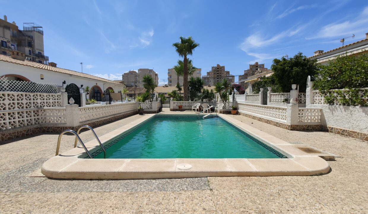 EXCLUSIVE INDIVIDUAL BUNGALOW IN NUEVA TORREVIEJA!