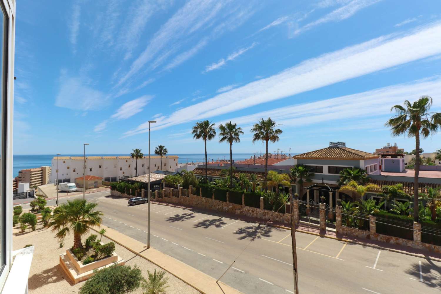 SUPERBE APPARTEMENT AVEC VUE SUR LA MER À TORRE DEL MORO