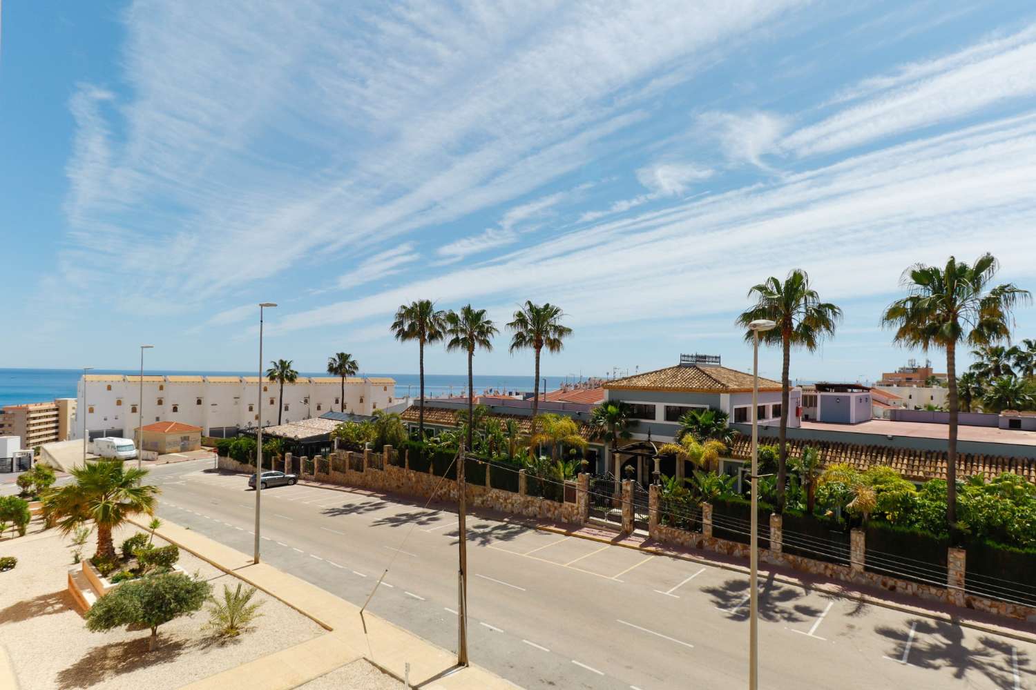 SUPERBE APPARTEMENT AVEC VUE SUR LA MER À TORRE DEL MORO