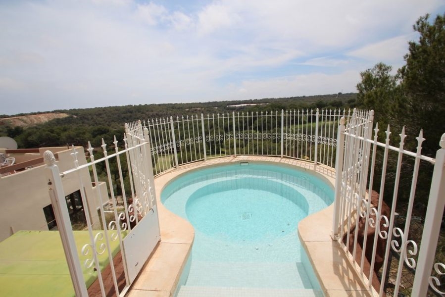 PENTHOUSE À LAS RAMBLAS AVEC VUE IMPRENABLE SUR LE TERRAIN DE GOLF ET LA MER