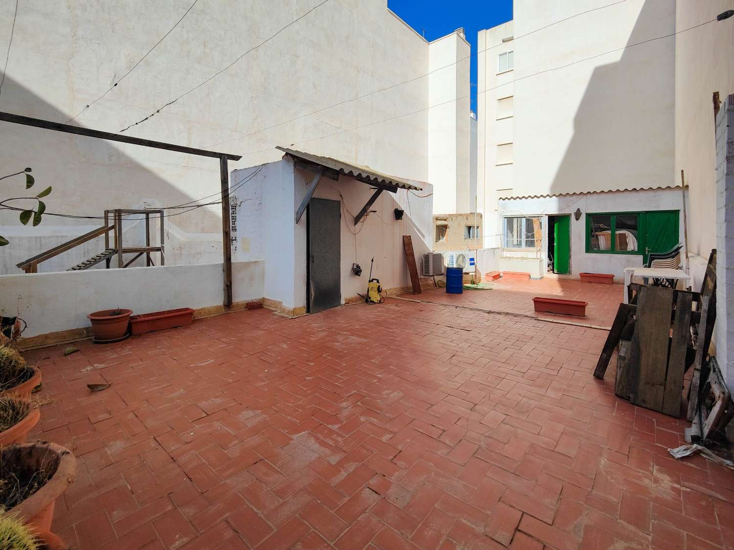 UNIQUE OPPORTUNITY! BEAUTIFUL REFURBISHED 2-BEDROOM APARTMENT IN THE CENTRE OF TORREVIEJA