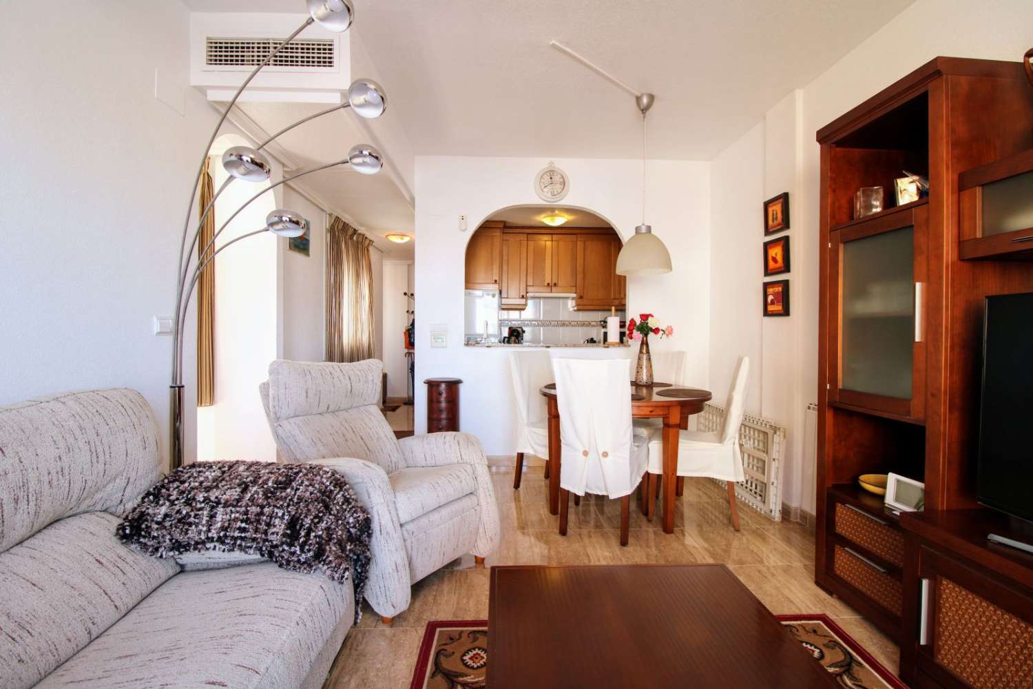 TOP FLOOR APARTMENT CLOSE TO ACEQUIÓN BEACH!