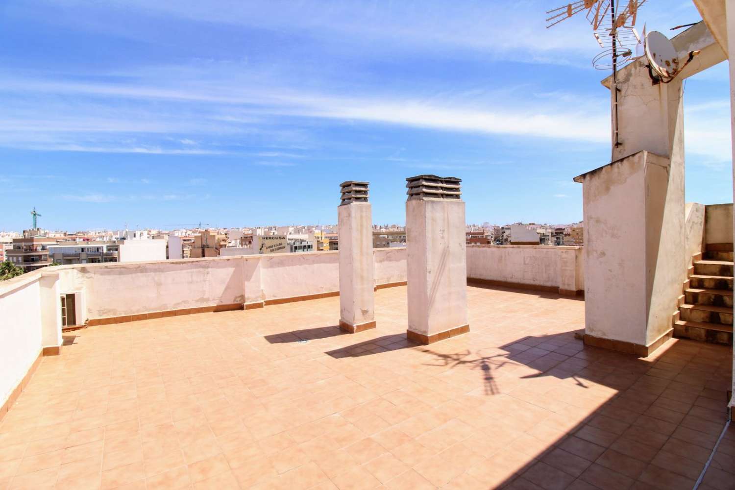 TOP FLOOR APARTMENT CLOSE TO ACEQUIÓN BEACH!