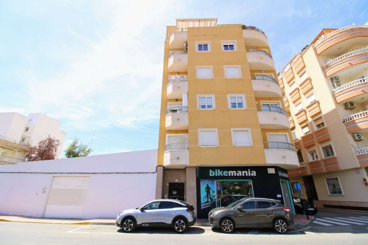 TOP FLOOR APARTMENT CLOSE TO ACEQUIÓN BEACH!