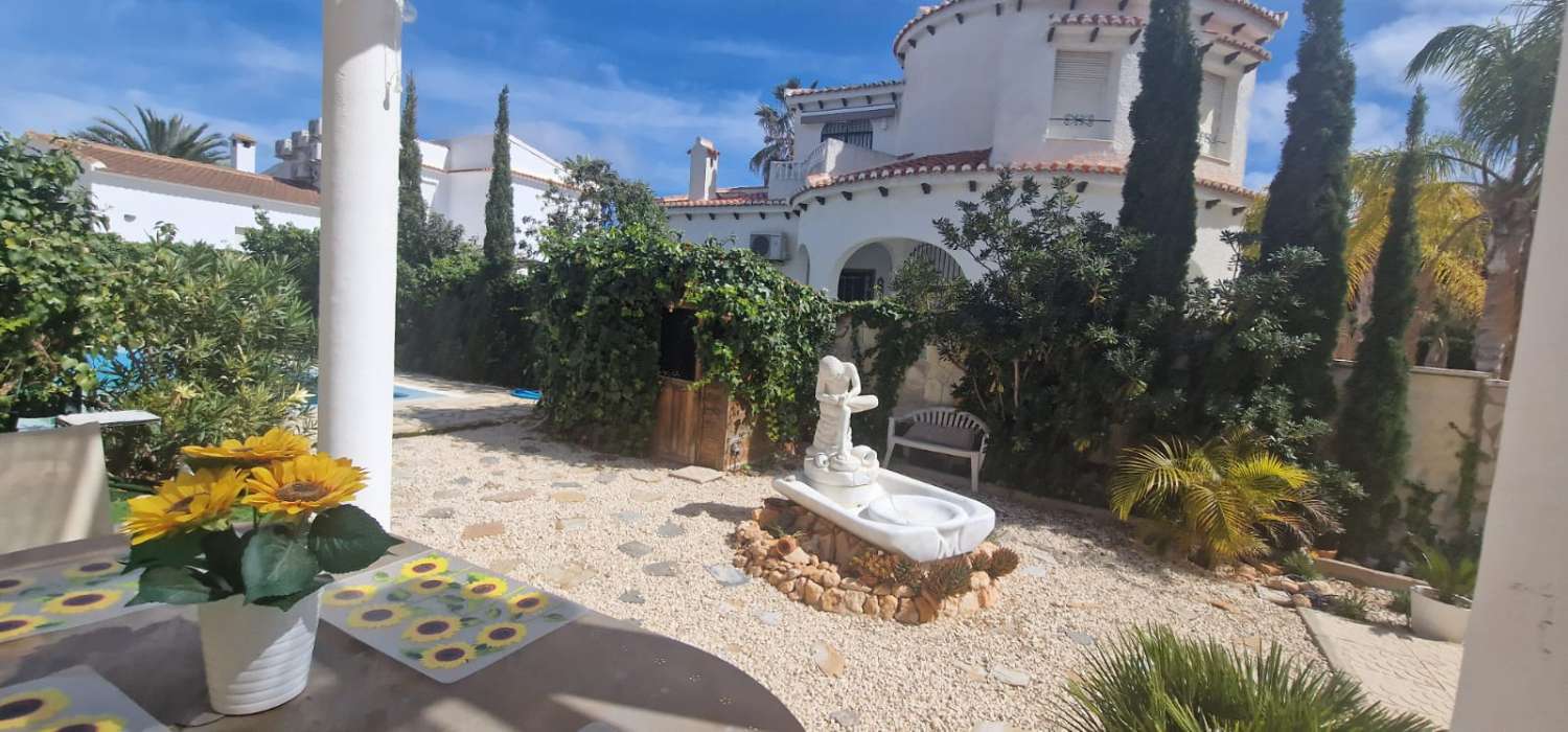 Villa til salg i Orihuela Costa