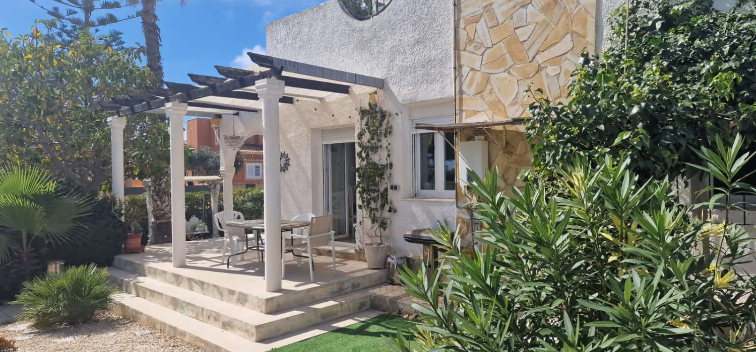 Chalet te koop in Orihuela Costa