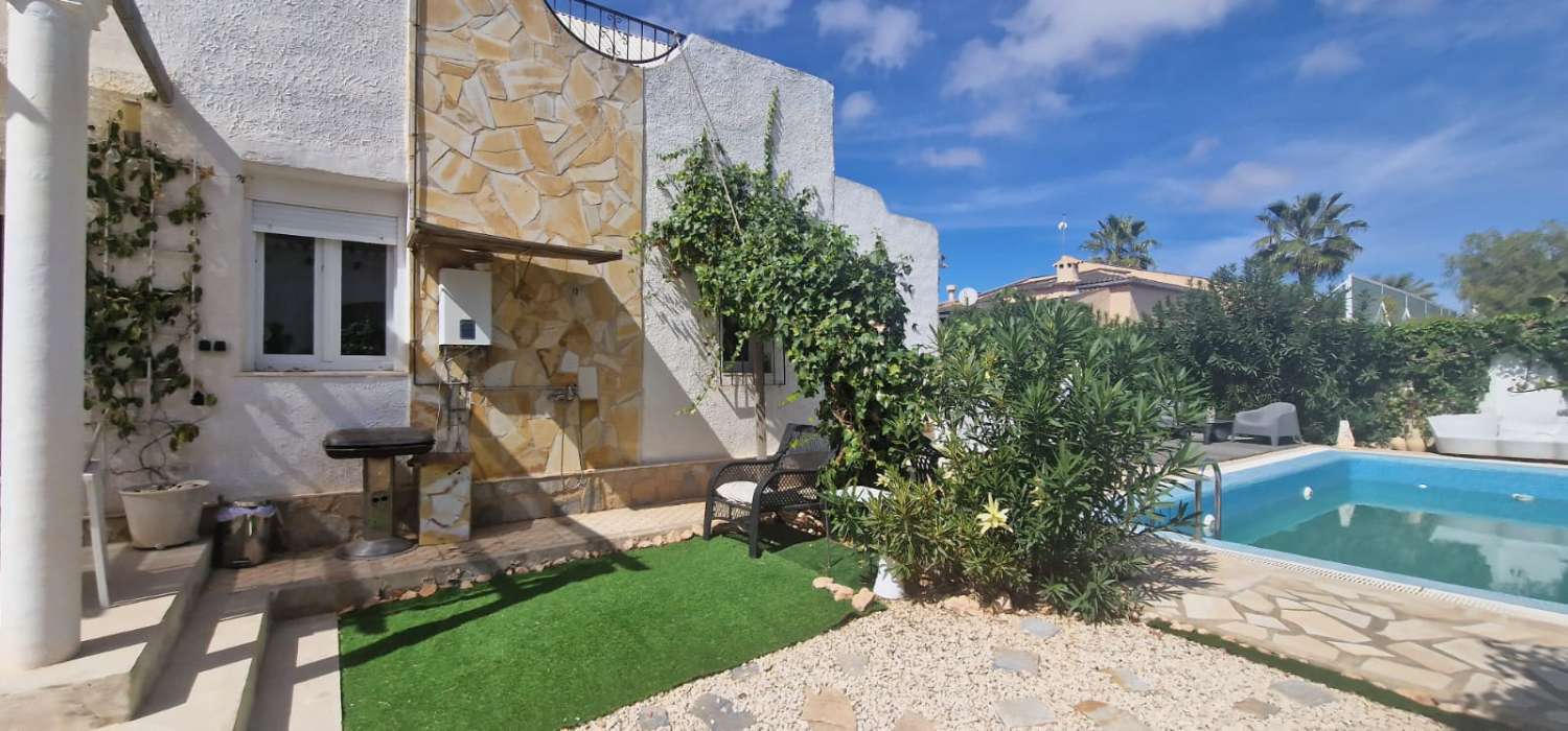 DETACHED VILLA IN LA ZENIA JUST 300 METRES FROM THE BEACH