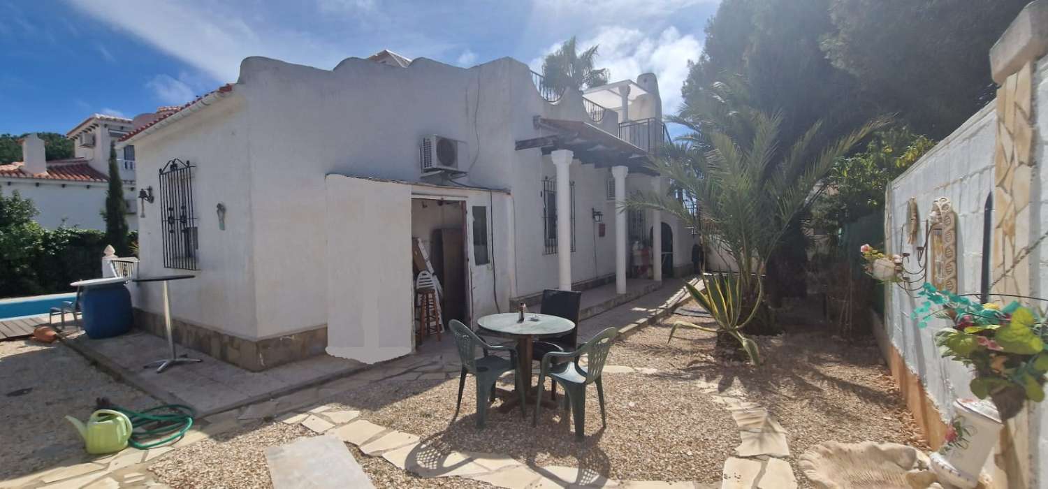 DETACHED VILLA IN LA ZENIA JUST 300 METRES FROM THE BEACH