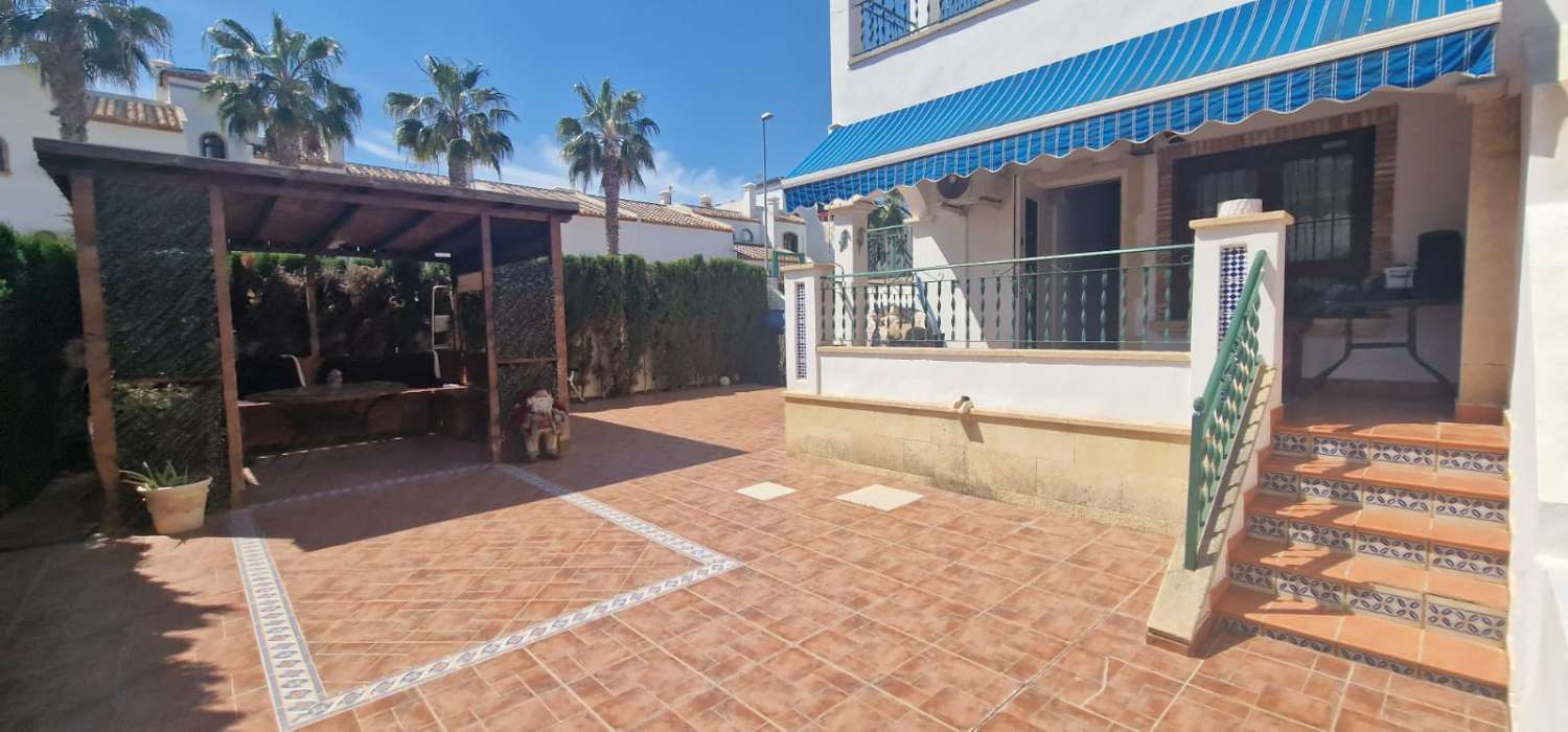 Бунгало на продаж в Villamartín-Las Filipinas (Orihuela)