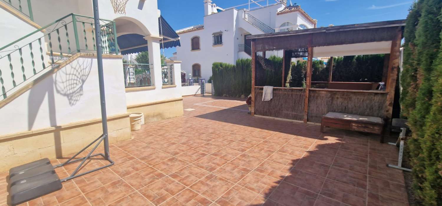 ENCANTADOR BUNGALOW EN VILLAMARTÍN RODEADO DE CAMPOS DE GOLF