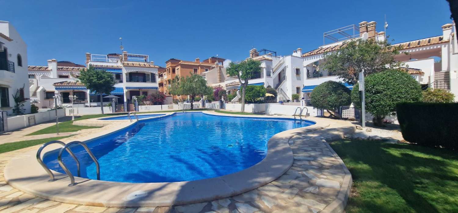 Бунгало на продаж в Villamartín-Las Filipinas (Orihuela)