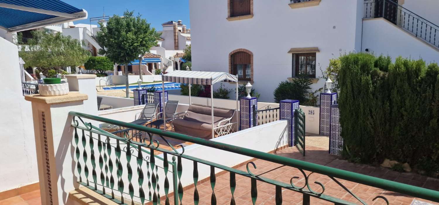 Бунгало в продаже в Villamartín-Las Filipinas (Orihuela)