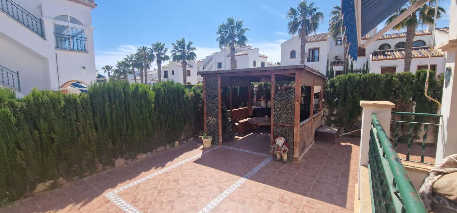 Бунгало в продаже в Villamartín-Las Filipinas (Orihuela)