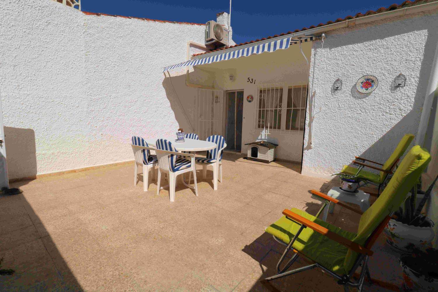 BUNGALOW EXCLUSIF À TORREVIEJA PRÈS DU LAC ROSE