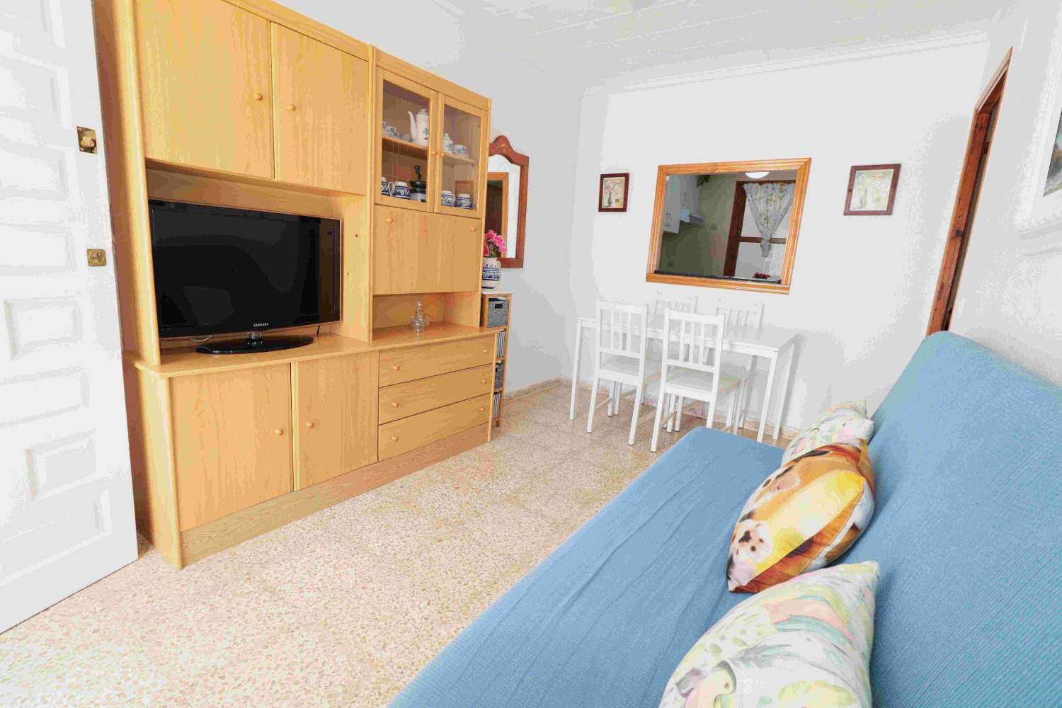 EXKLUSIVER BUNGALOW IN TORREVIEJA IN DER NÄHE DES ROSA SEES