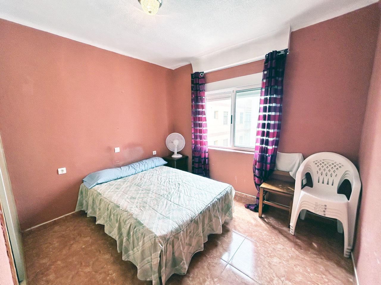 CHARMANT APPARTEMENT À 40 MÈTRES DE LA PLAGE DE TAMARIT À SANTA POLA, AVEC GRAND BALCON ET 3 CHAMBRES