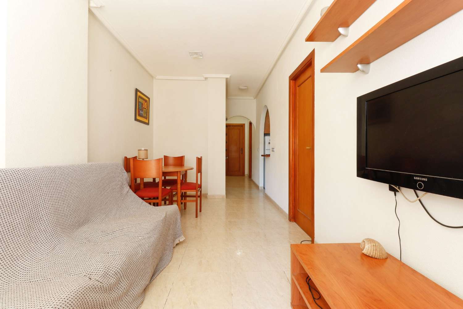 2-BEDROOM APARTMENT IN THE CENTRE OF TORREVIEJA WITH SEA VIEWS FOR €102,000