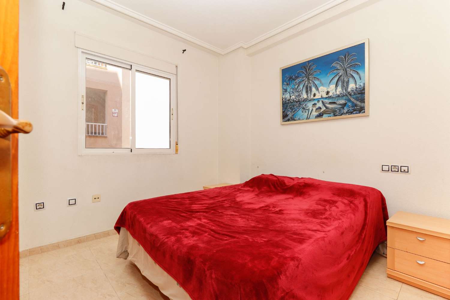 2-BEDROOM APARTMENT IN THE CENTRE OF TORREVIEJA WITH SEA VIEWS FOR €102,000