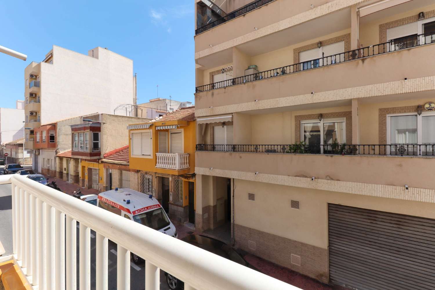 APPARTAMENTO CON 2 CAMERE DA LETTO NEL CENTRO DI TORREVIEJA CON VISTA SUL MARE PER 102.000 €