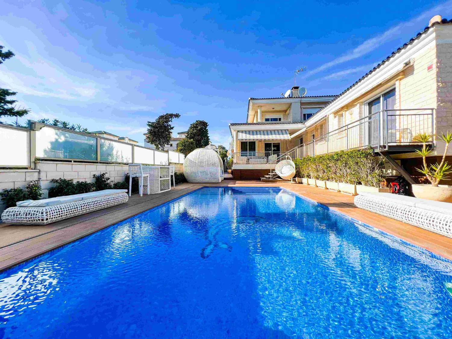 SPECTACULAR LUXURY VILLA NEAR THE SEA IN LA MATA, COSTA BLANCA - AN EXCLUSIVE GEM TO DISCOVER!