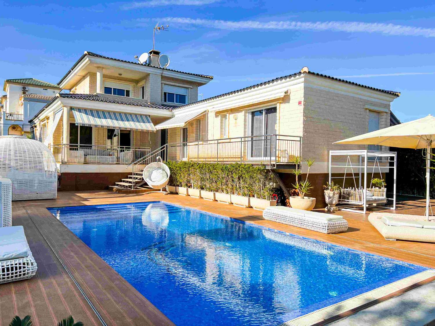 SPECTACULAR LUXURY VILLA NEAR THE SEA IN LA MATA, COSTA BLANCA - AN EXCLUSIVE GEM TO DISCOVER!