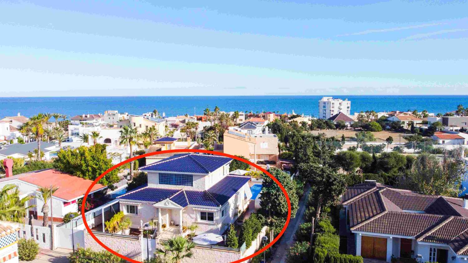 SPETTACOLARE VILLA DI LUSSO VICINO AL MARE A LA MATA, COSTA BLANCA - UNA GEMMA ESCLUSIVA DA SCOPRIRE!