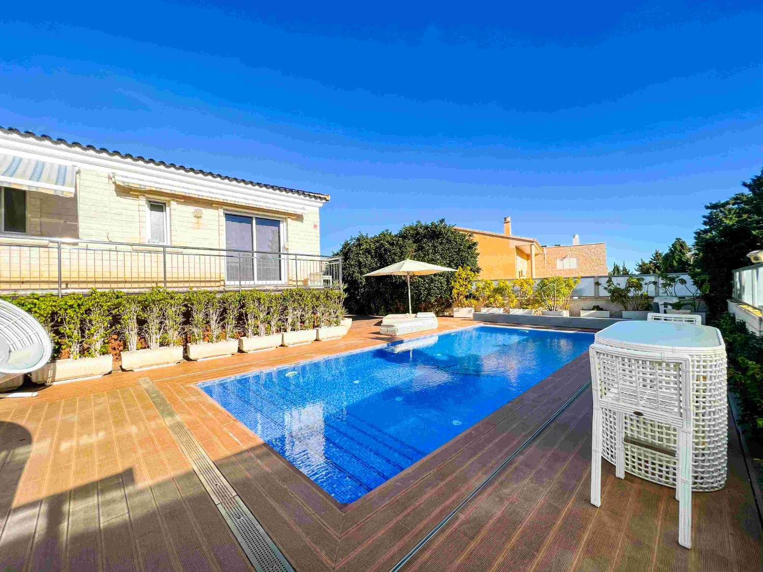 ESPECTACULAR VILLA DE LUJO CERCA DEL MAR EN LA MATA, COSTA BLANCA - ¡UNA JOYA EXCLUSIVA POR DESCUBRIR!