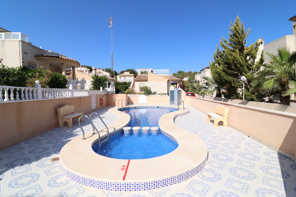 BLUE LAGOON - DETACHED VILLA NEAR THE GOLF COURSE AND WITH SEA VIEWS