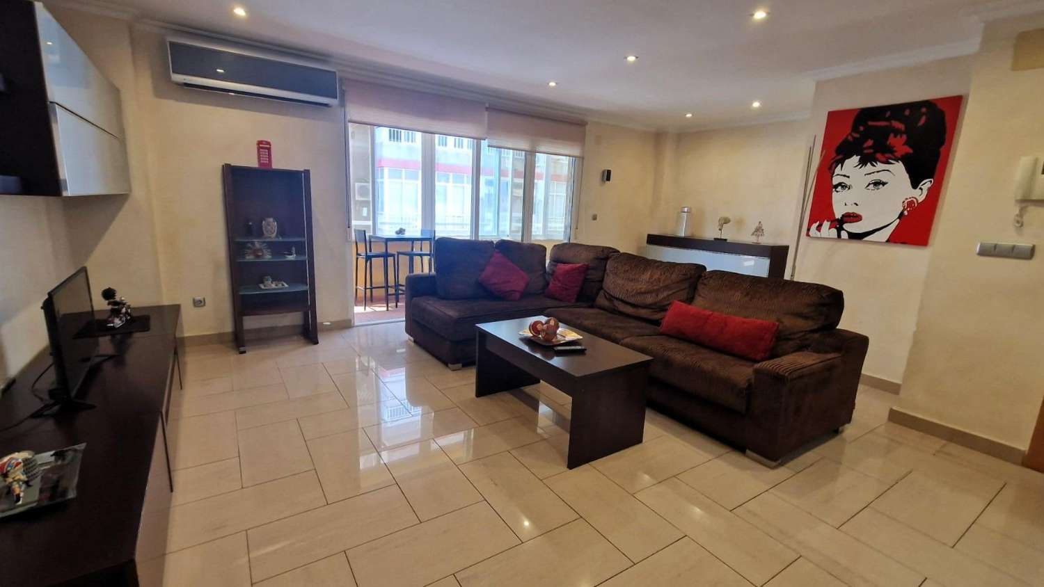 APPARTEMENT EXCLUSIF UNIQUE EN SON GENRE : LUXE MODERNE À QUELQUES PAS DE LA MER