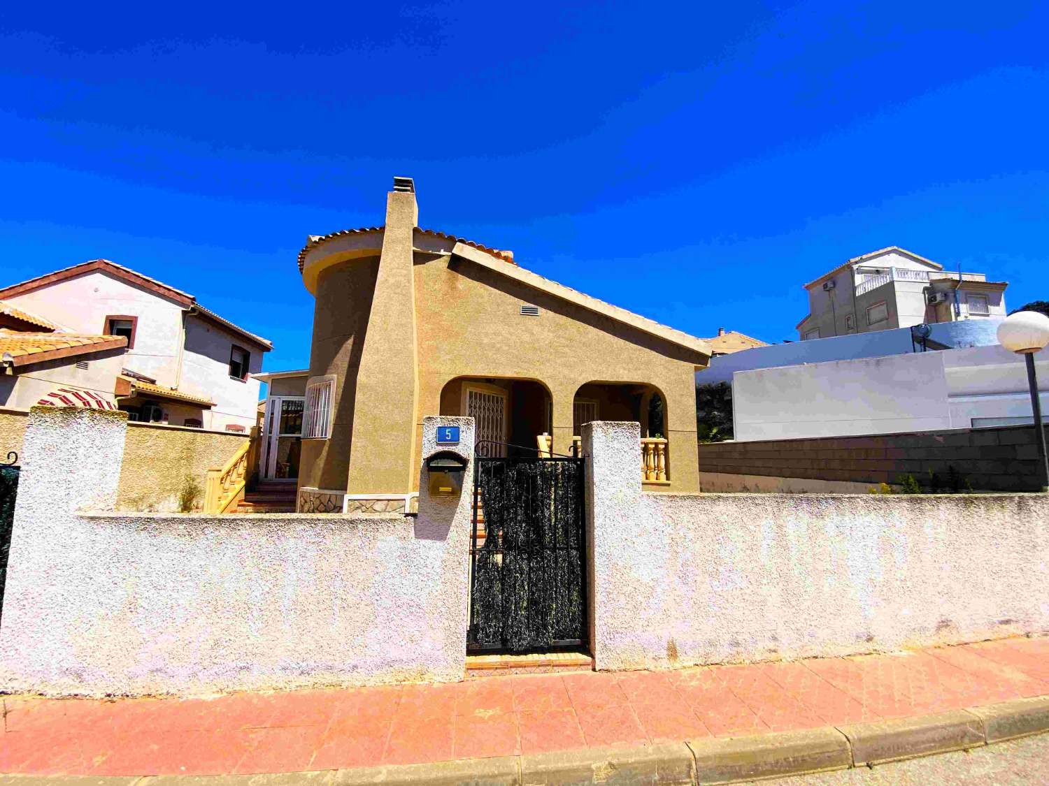 EXCLUSIVE DETACHED VILLA IN CIUDAD QUESADA: LUXURY, COMFORT AND UNBEATABLE LOCATION!