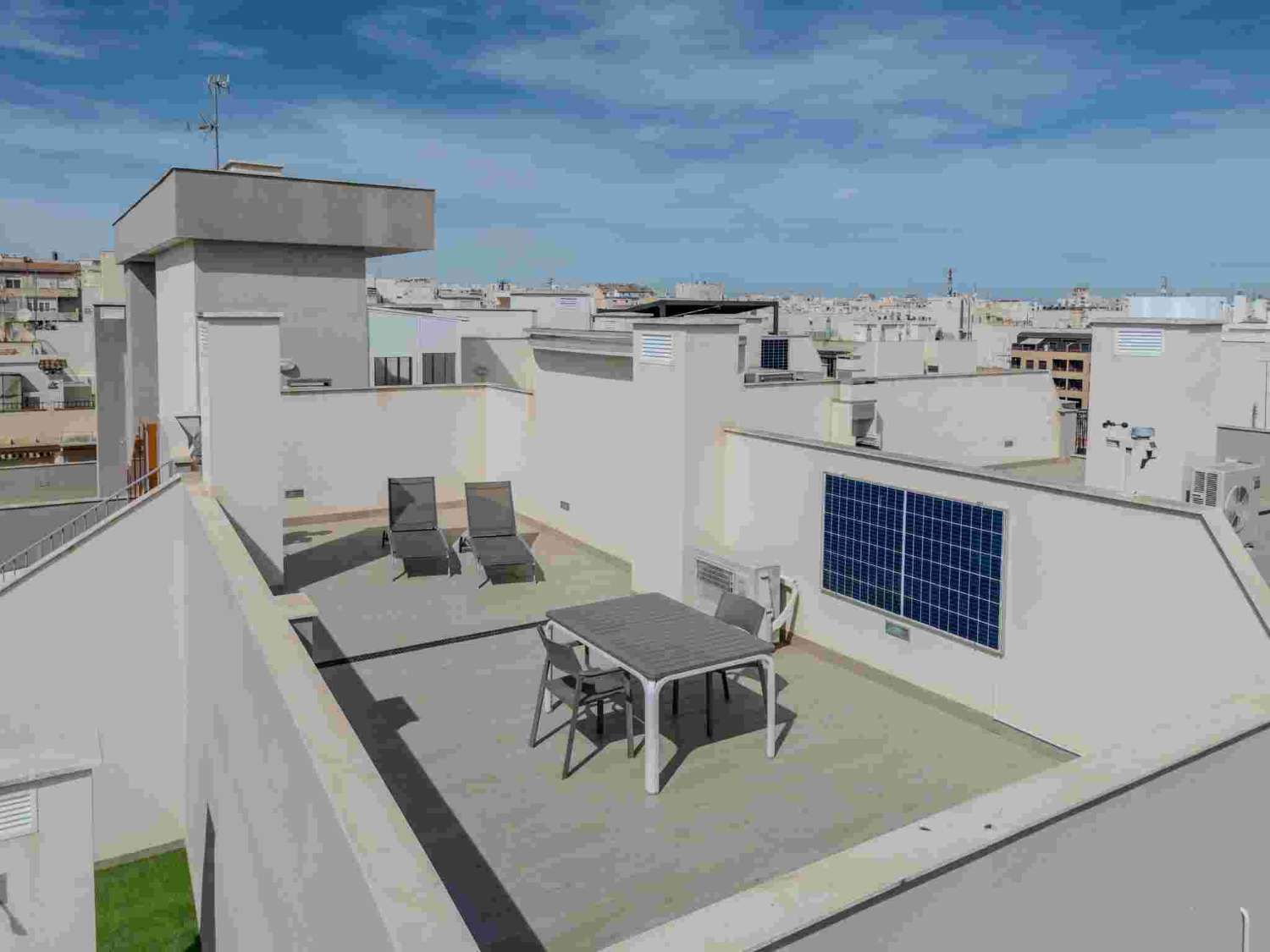 ATEMBERAUBENDES PENTHOUSE IM HERZEN VON TORREVIEJA MIT PRIVATEM SOLARIUM UND GARAGENPLATZ