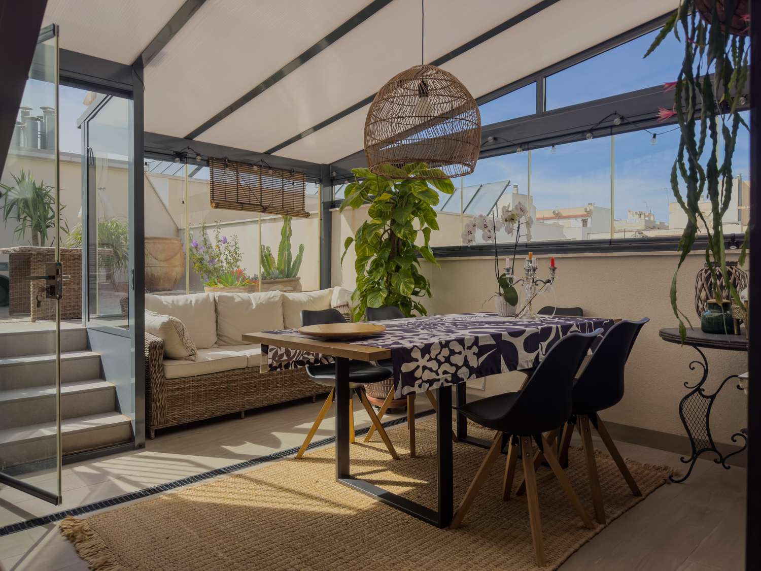 ATEMBERAUBENDES PENTHOUSE IM HERZEN VON TORREVIEJA MIT PRIVATEM SOLARIUM UND GARAGENPLATZ