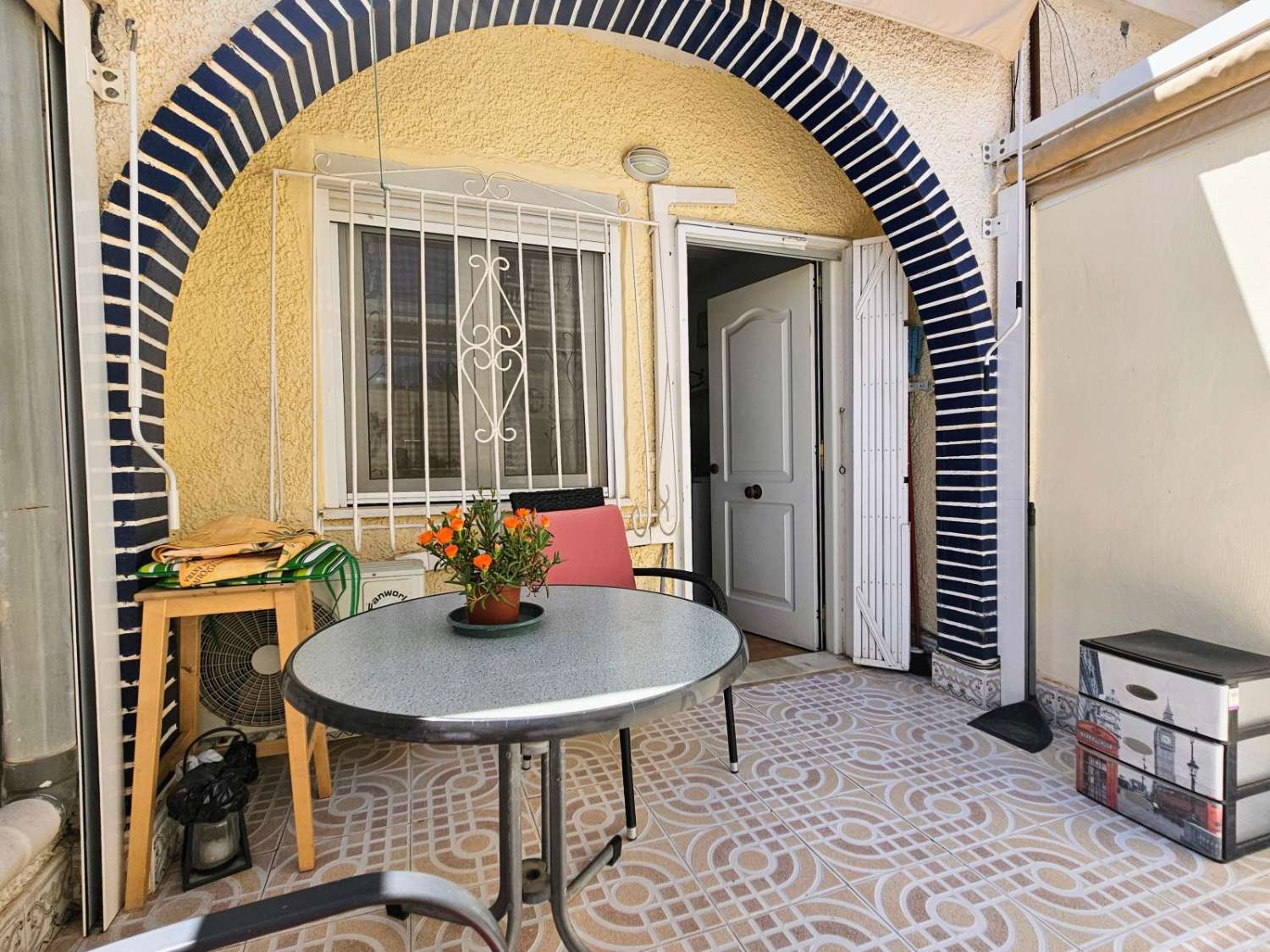 MAISON DE VILLE CONFORTABLE À NUEVA TORREVIEJA : TRANQUILLITÉ ET CONFORT À PROXIMITÉ DU CENTRE !