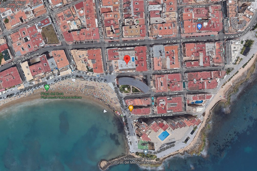 SCOPRI IL LUSSO FRONTE MARE: APPARTAMENTO CON 3 CAMERE DA LETTO SUL LUNGOMARE DI PLAYA DEL CURA CON TERRAZZA, GARAGE E PISCINA