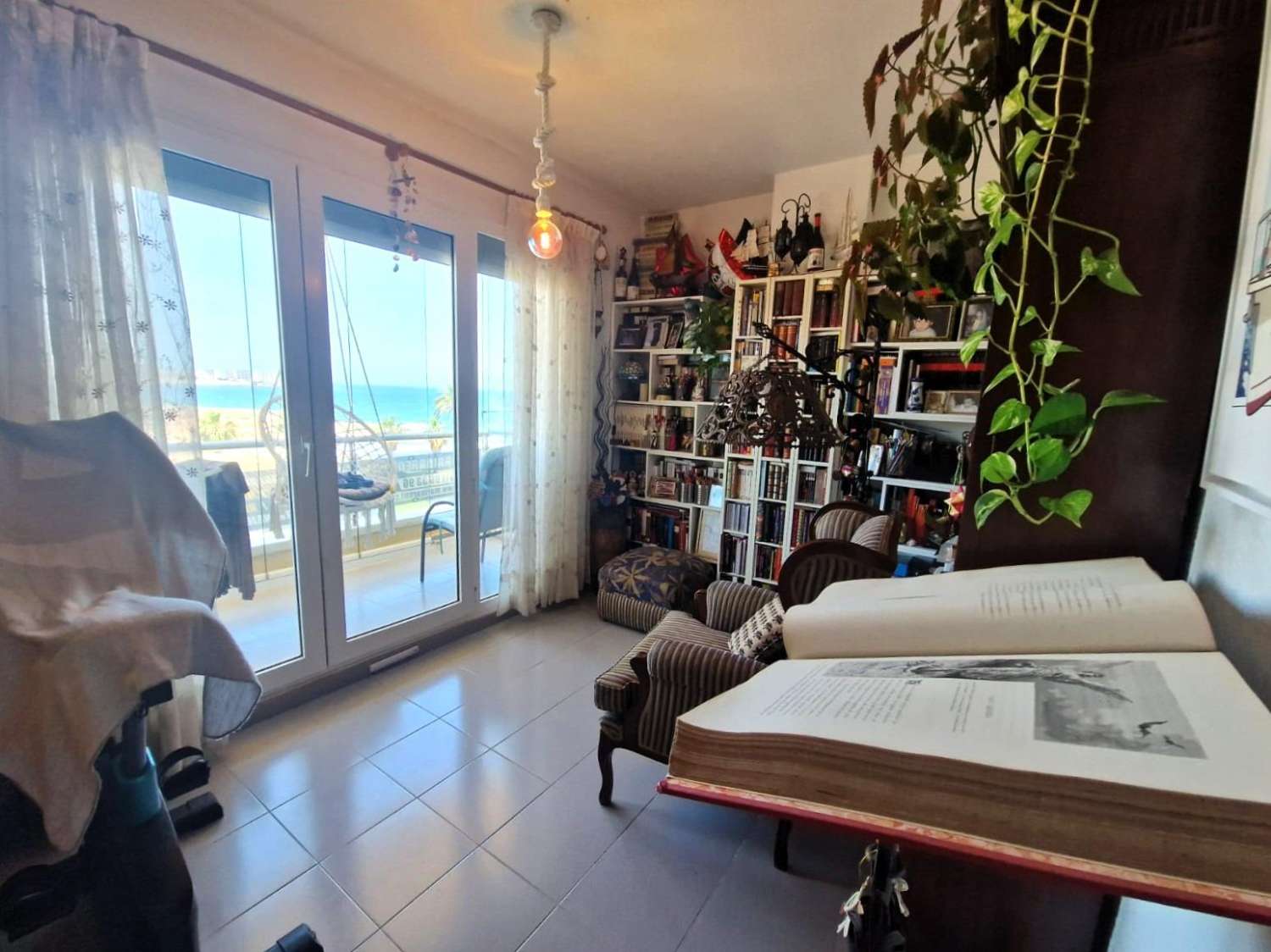 LUXURY BEACHFRONT: SPACIOUS FRONTLINE APARTMENT WITH POOL, GARDEN AND TERRACE