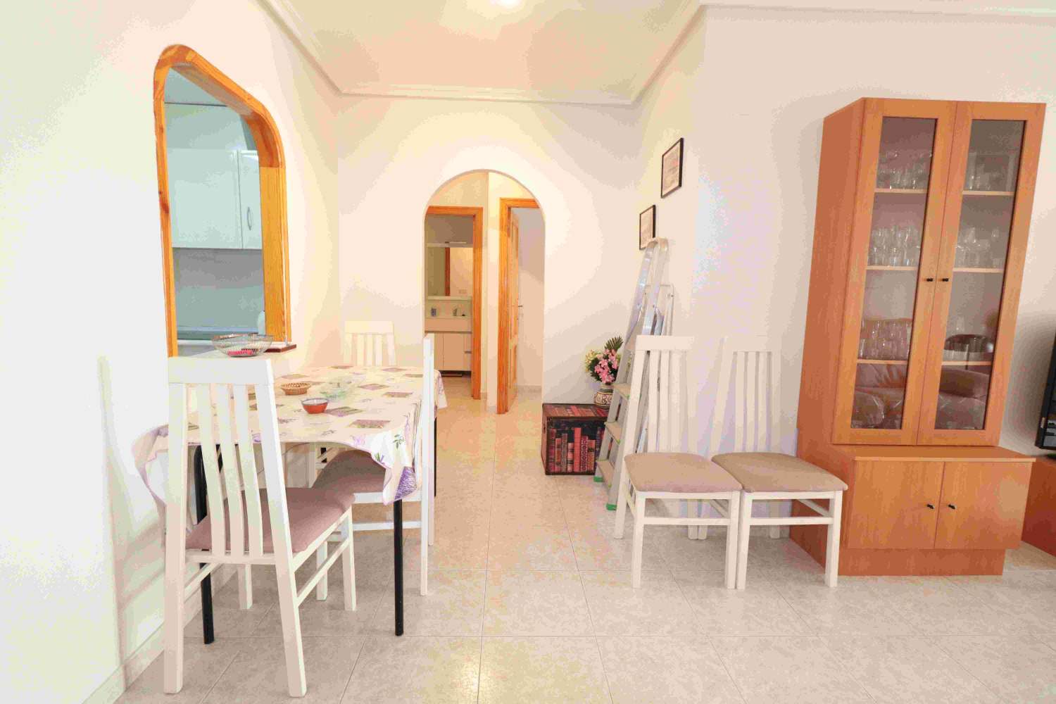 APARTMENT IN TORREVIEJA, ACEQUIÓN AREA: SPACIOUS, BRIGHT AND 150M FROM THE BEACH WITH DOUBLE GARAGE INCLUDED