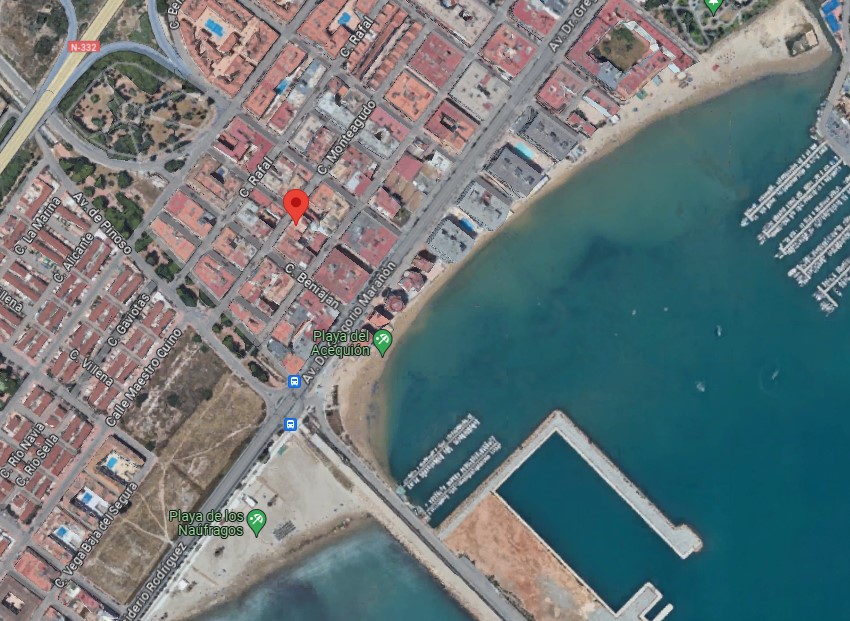 APARTAMENTO EN TORREVIEJA, ZONA ACEQUIÓN: ESPACIOSO, LUMINOSO Y A 150M DE LA PLAYA CON GARAJE DOBLE INCLUIDO