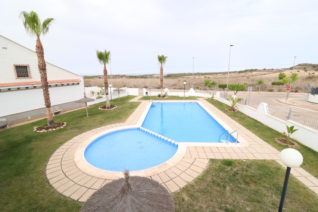 CASA A SCHIERA DUPLEX RISTRUTTURATA IN RESIDENCIAL VILLA MARÍA, SAN MIGUEL DE SALINAS