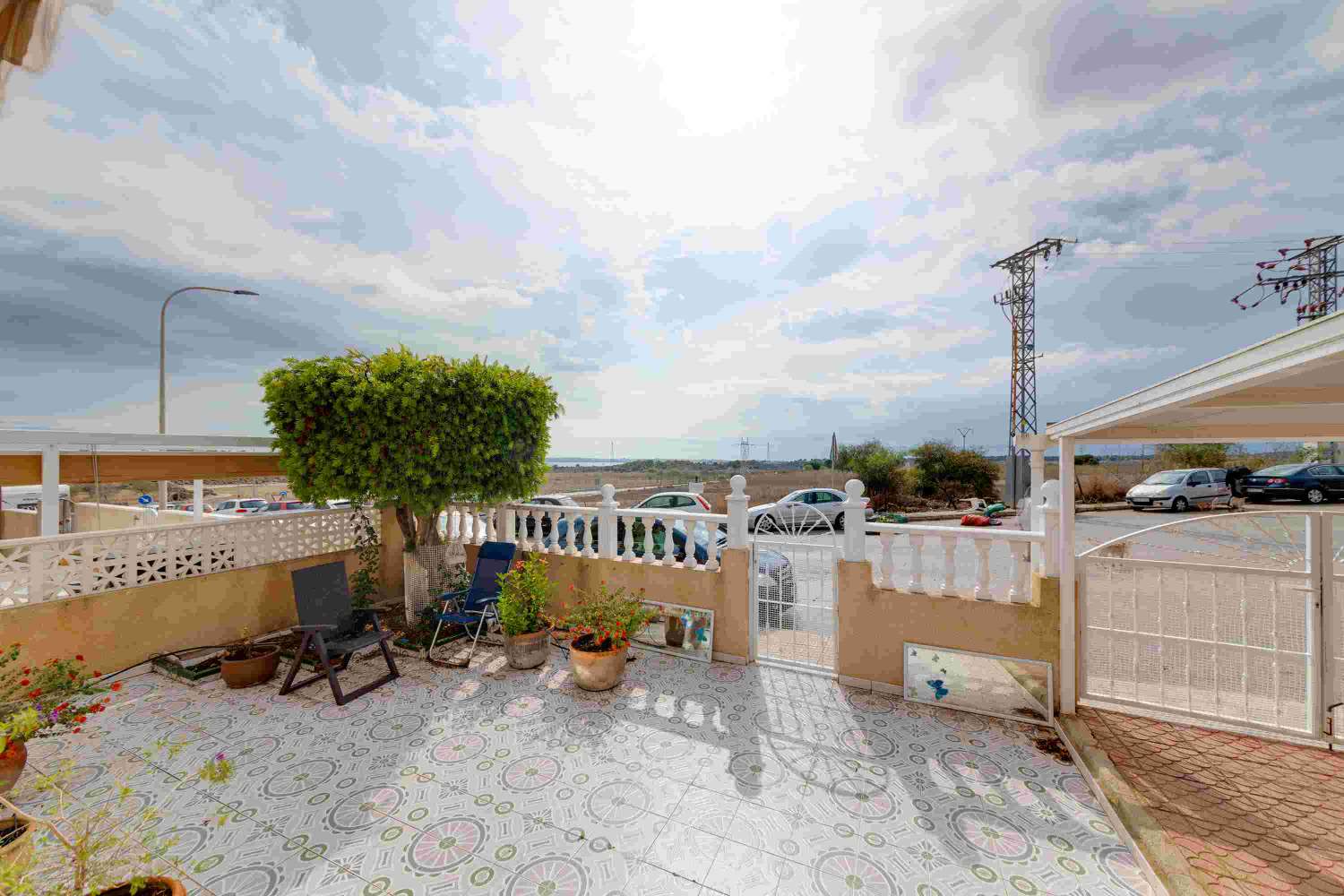 IMPRESIONANTE CASA DE DOS PLANTAS CON SOLÁRIUM EN SAN MIGUEL DE SALINAS