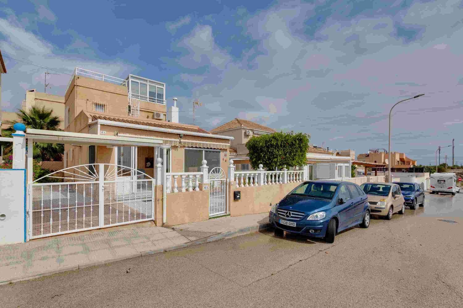 ATEMBERAUBENDES ZWEISTÖCKIGES HAUS MIT SOLARIUM IN SAN MIGUEL DE SALINAS