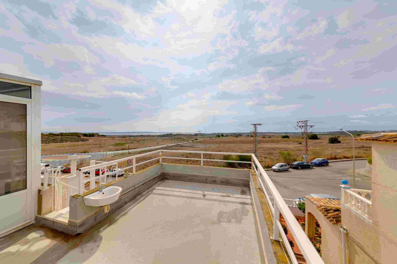 SUPERBE MAISON À DEUX ÉTAGES AVEC SOLARIUM À SAN MIGUEL DE SALINAS