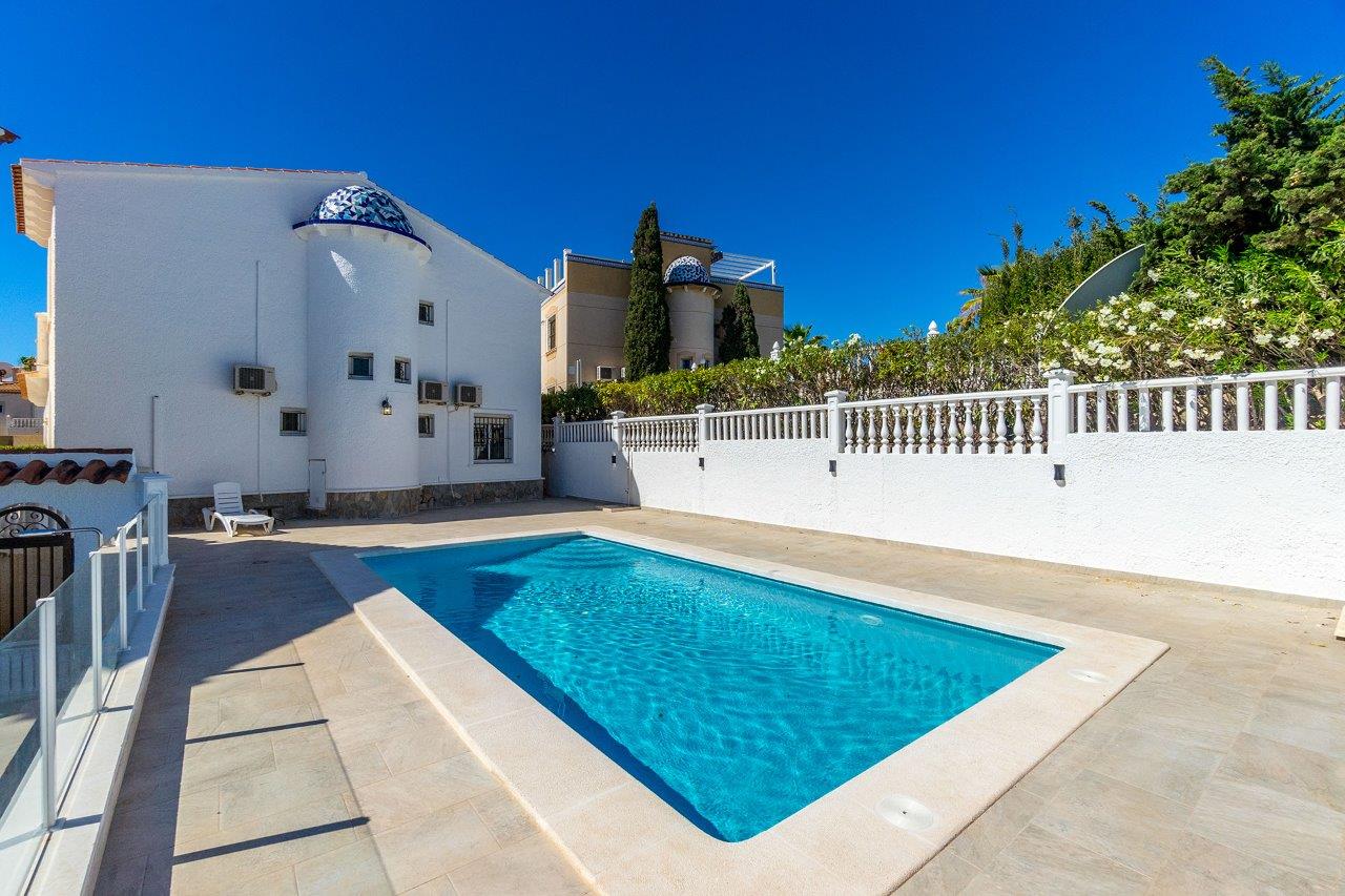 Villa til salgs til Playa Flamenca (Orihuela)