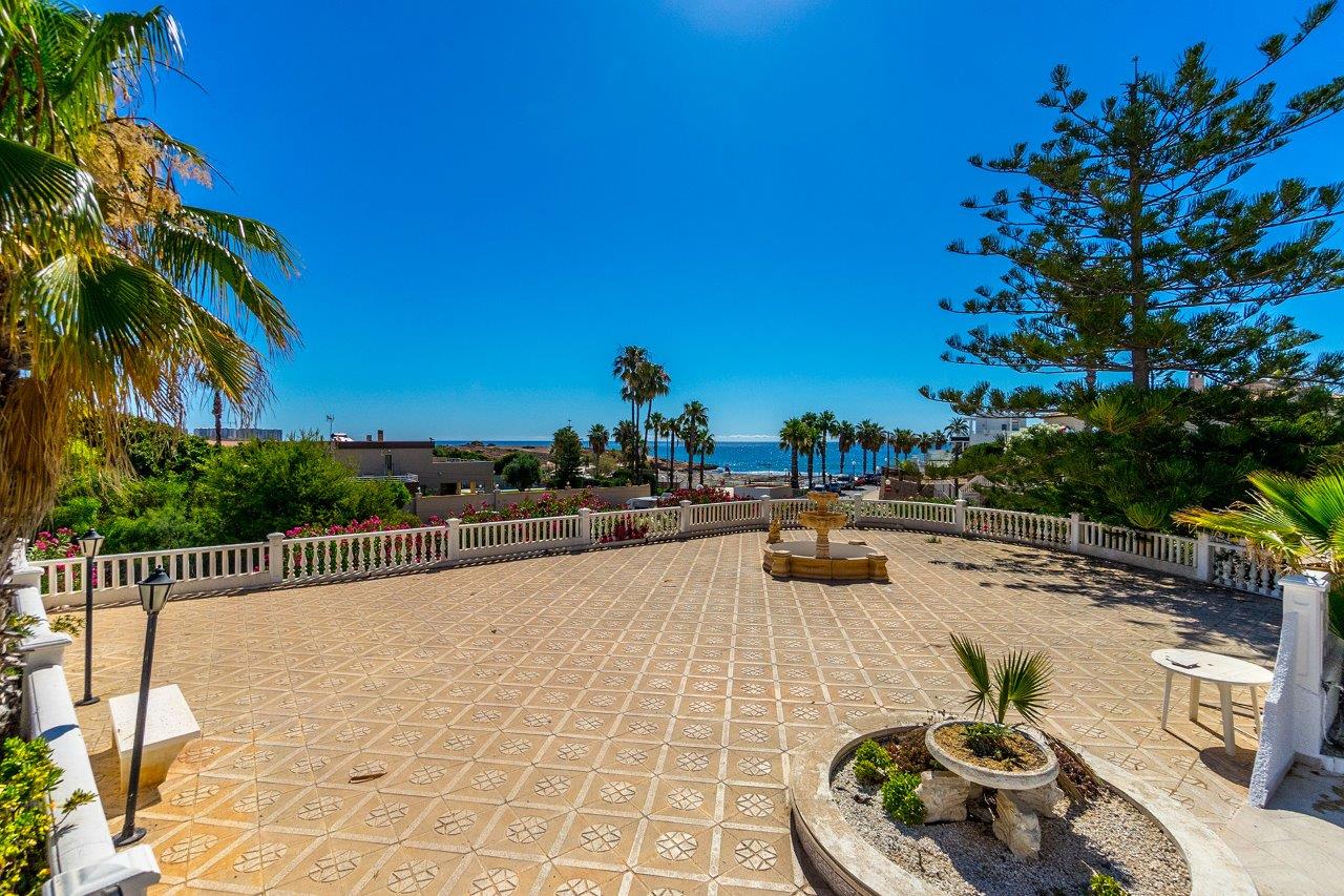 Villa til salg i Playa Flamenca (Orihuela)