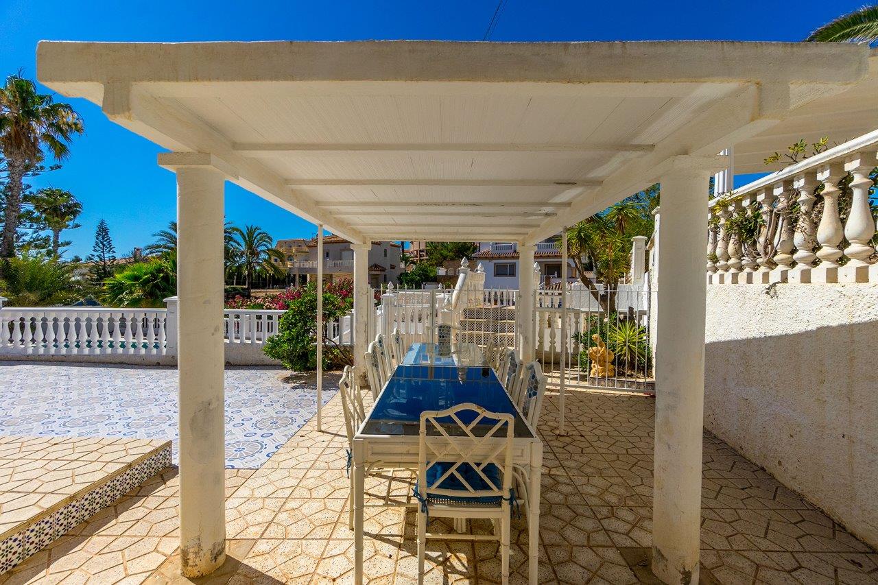 Вилла в продаже в Playa Flamenca (Orihuela)