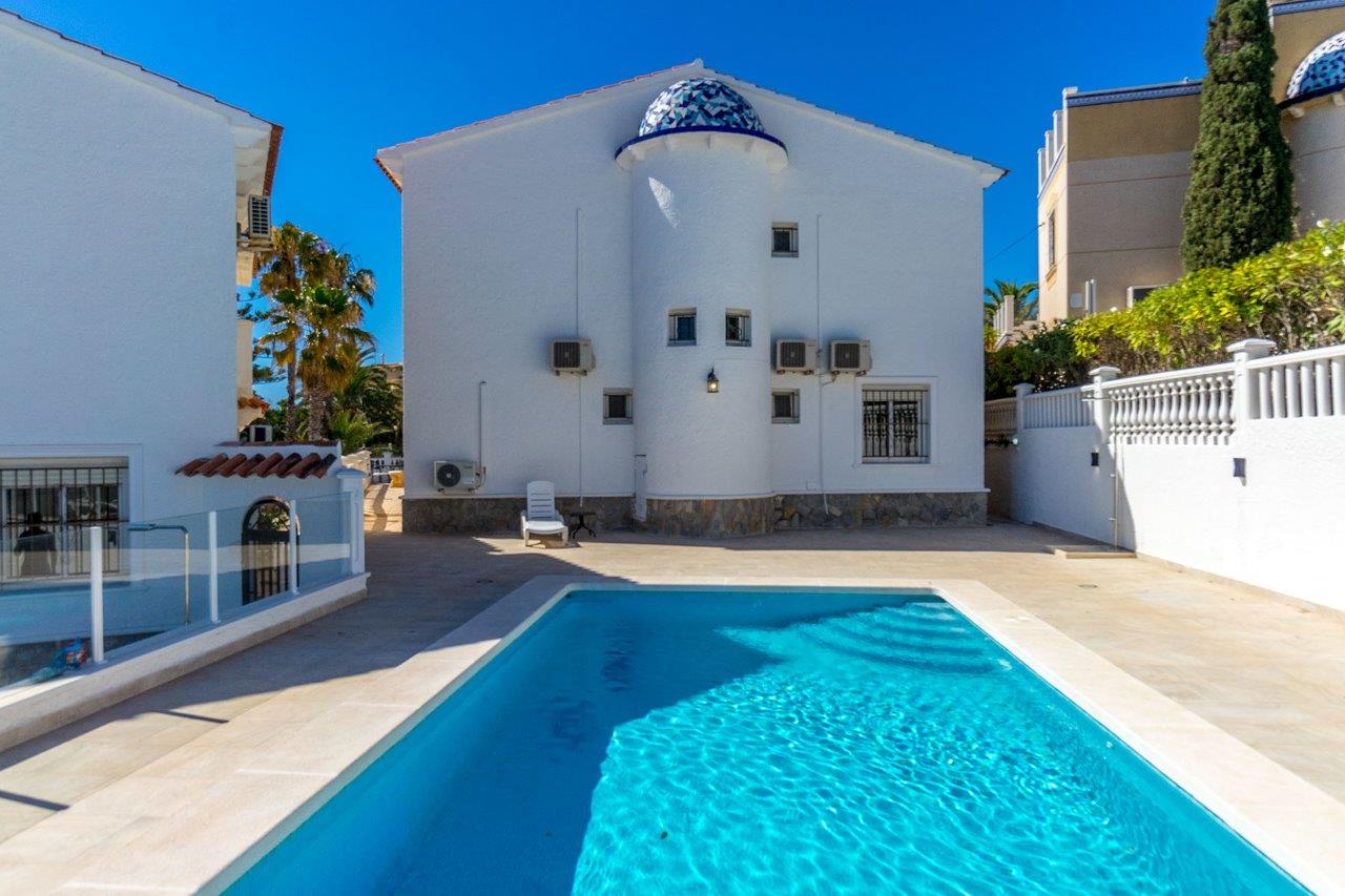 Villa te koop in Playa Flamenca (Orihuela)