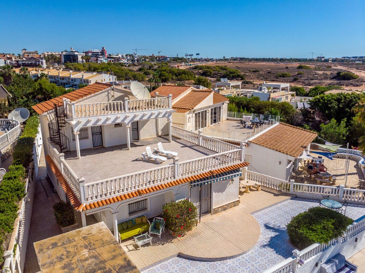 EXQUISE VILLA EN BORD DE MER À PLAYA FLAMENCA, ORIHUELA COSTA !