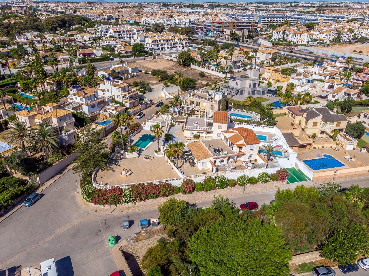 EXQUISITE STRANDVILLA IN PLAYA FLAMENCA, ORIHUELA COSTA!