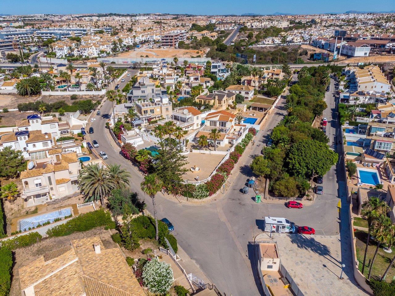 فيلا للبيع في Playa Flamenca (Orihuela)