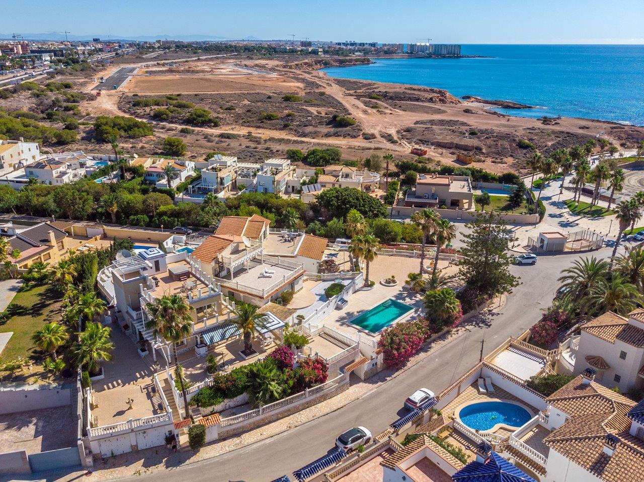 EXQUISITE BEACHFRONT VILLA IN PLAYA FLAMENCA, ORIHUELA COSTA!