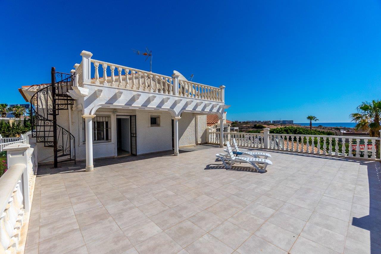 Villa til salg i Playa Flamenca (Orihuela)